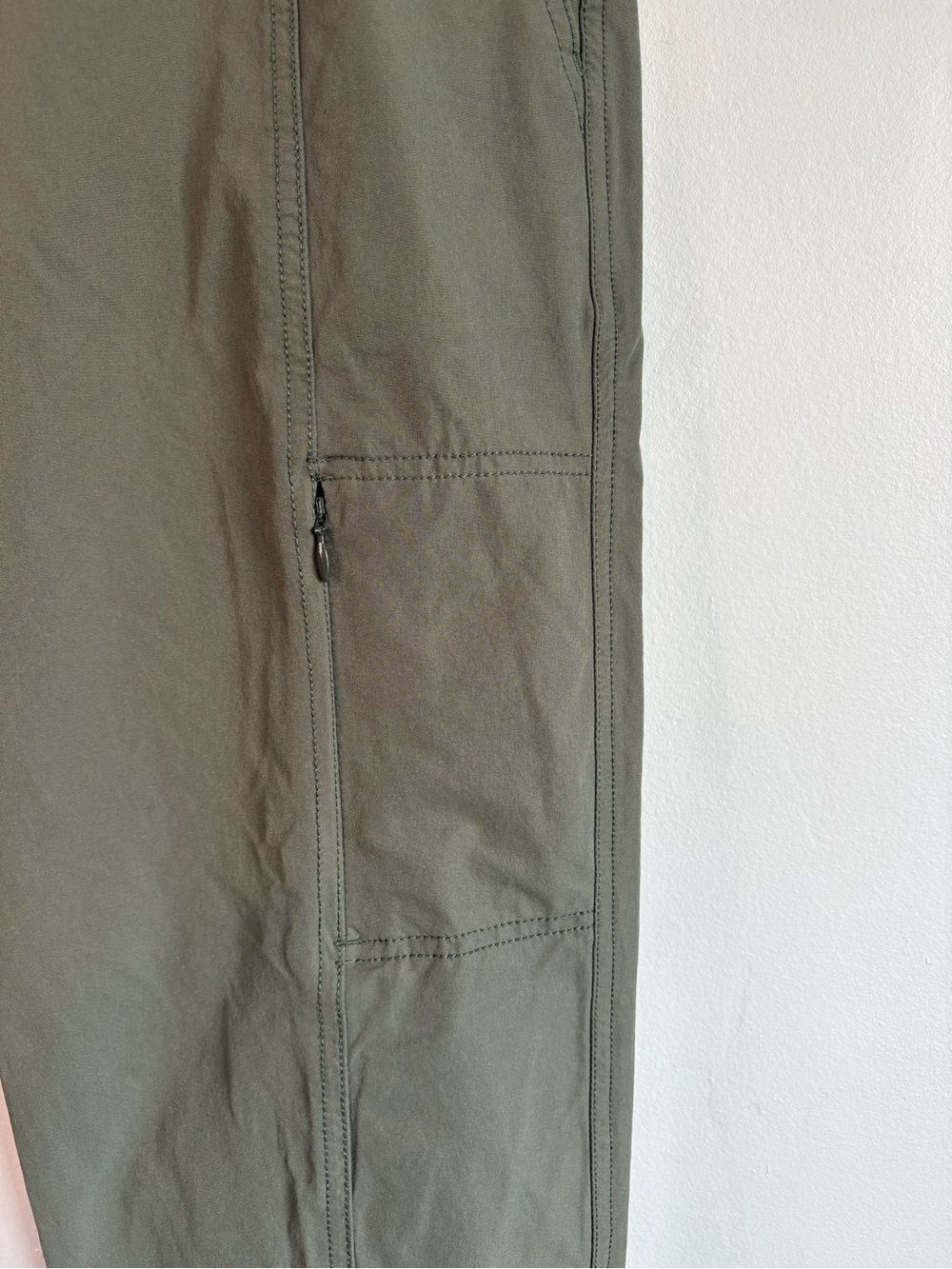 Kirkland Signature Olive Cropped Utility Pants - Picture 2 of 4